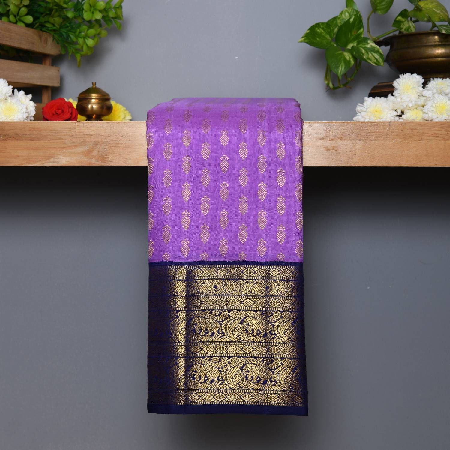 Buy Lavender Sarees for Women by Indie Picks Online | Ajio.com