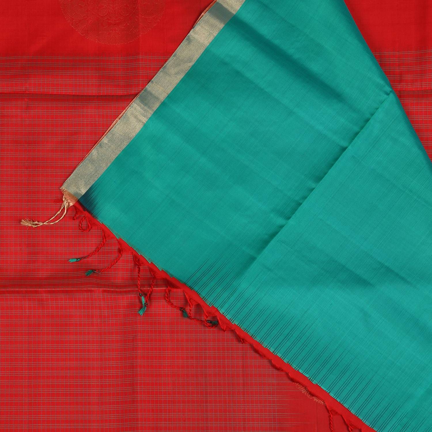Blood Red Coloured Soft Silk Saree With Contrast Safare Green Blouse