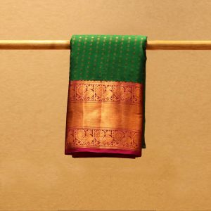 Green Coloured Kanchipuram Silk Saree with Contrast Dark Mejanta Colour Pallu.