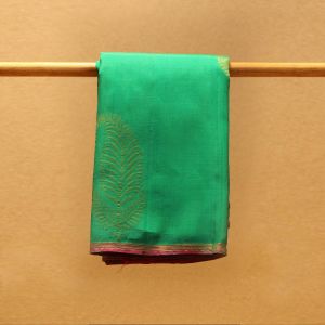 Rexona Green Coloured Kanchipuram Silk Saree with Contrast  Rani Pink Pallu.
